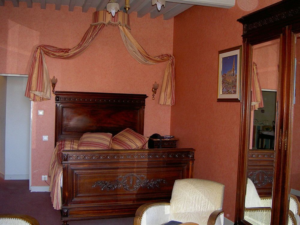 โฮเต็ล ลา เมซอง เดส คอนซัลส์ Bed & Breakfast เมียร์พัวซ์ ภายนอก รูปภาพ